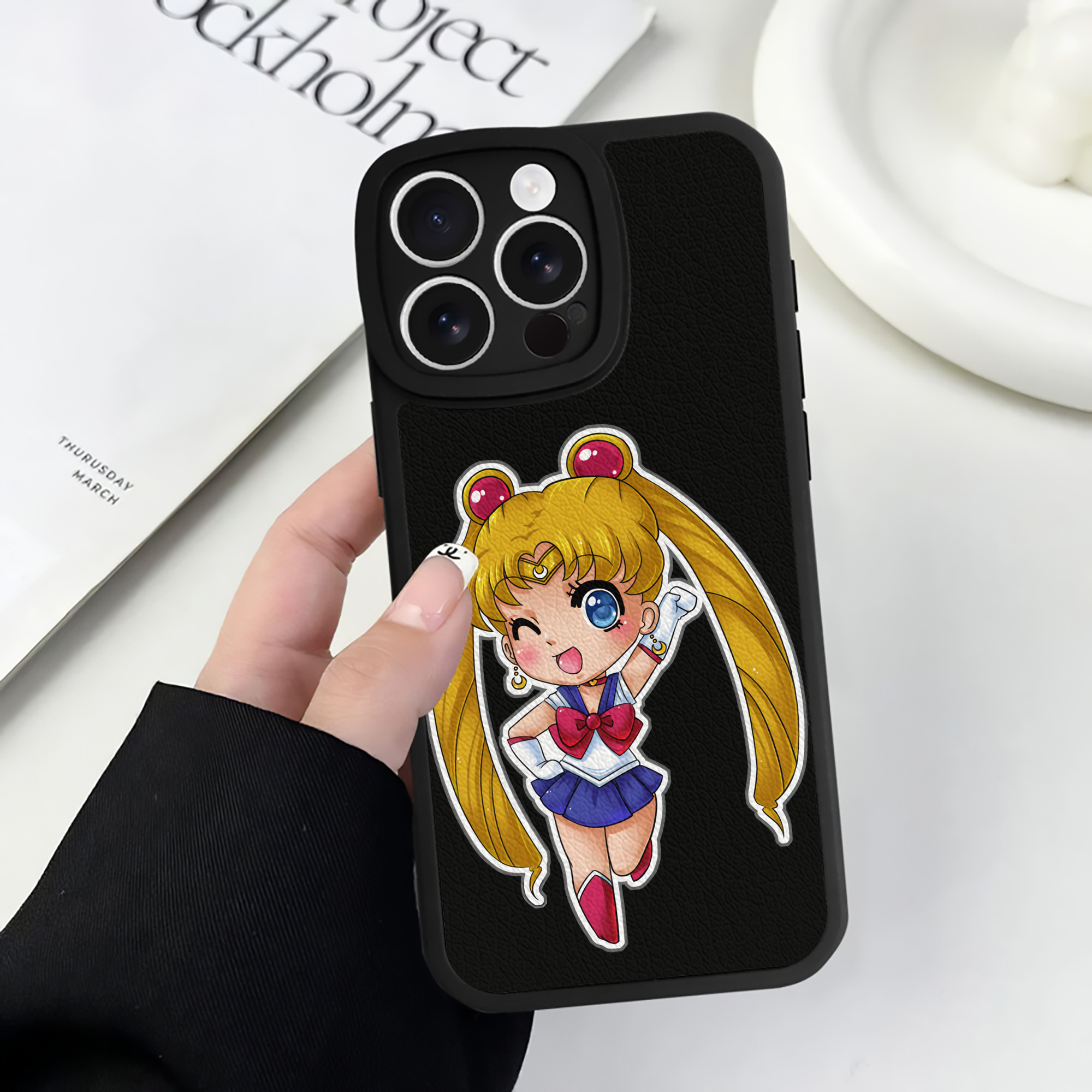 （画像用） 美少女戦士セーラームーン 月野 うさぎ つきの うさぎ Sailor Moon Tsukino Usagi 【iPhone 16シリーズ対応】シリコンスマホケース（レザー調） 材質：シリコン